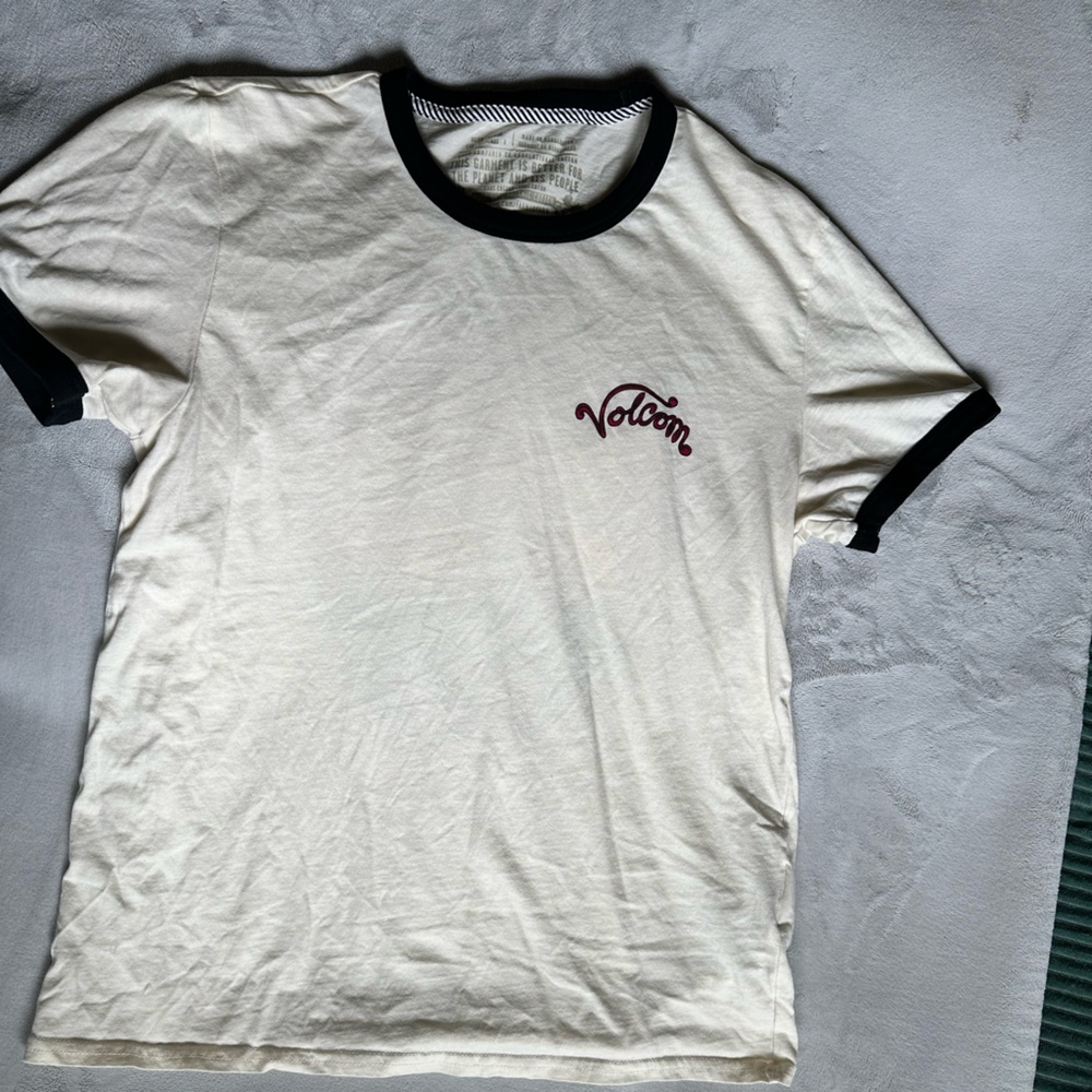 Volcom graphic shirt women’s